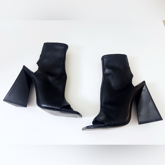 Steve Madden Black Heeled Boots with Chunky Block Heel - Picture 1 of 10